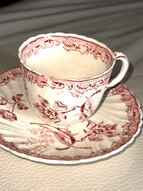 Tasse A The    Sarreguemines  Décor  Fontanges  Rouge U&C