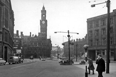 Photo  Yorkshire 1957 Bradford Bridge St. Broadway And Town Hall -- On A Sunday