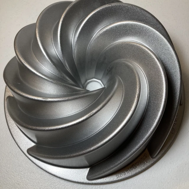Nordic Ware Heritage Bundt Pan 10 Cup Capacity