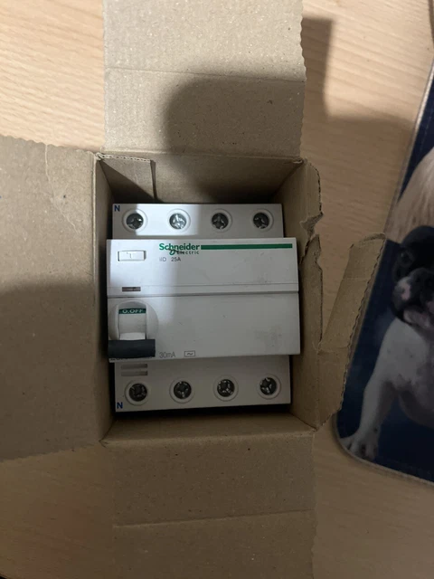 Disjoncteur Différentiel Schneider Electric 4P 25A 30mA - Modèles A9N21067 & A9N21470 - Occasion En état De Marche