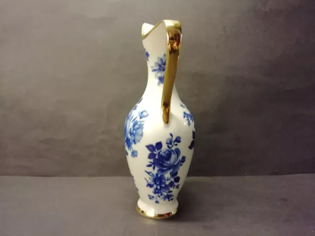 Alte Vase Henkelvase Krug Weiß mit blauen Blumen und Goldrand Echt Kobalt H 19,5 3