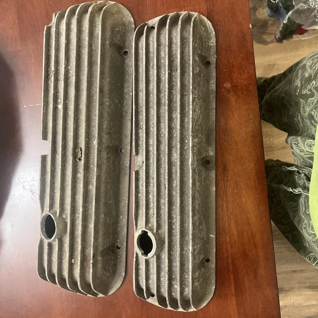 VINTAGE CAL CUSTOM Valve Cover Finned Aluminum Small Block Ford 401017