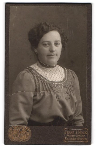 Fotografie Franz. J. Mock, Saulgau-Mengen, bürgerliche Dame im Sonntagskleid