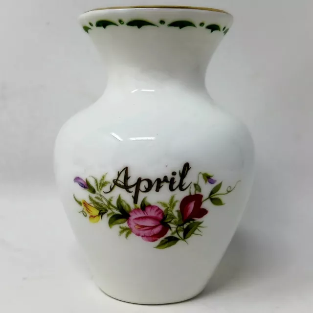 Royal Albert Sweet Pea April Flower Of The Month Series Bone China Stem Bud Vase