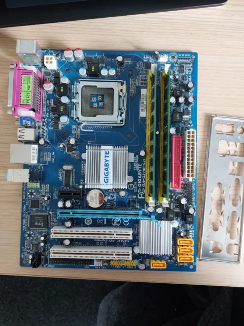 GIGABYTE GA-G31M-S2, LGA 775/Socket T, Intel Motherboard - 4GB RAM