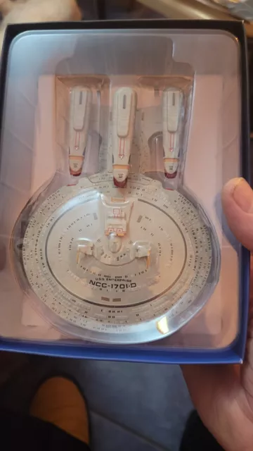Star Trek Eaglemoss Special Issue Future  USS Enterprise D AGT.