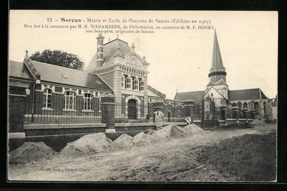CPA Sarcus, Town Hall and School of Boys of Sarcus