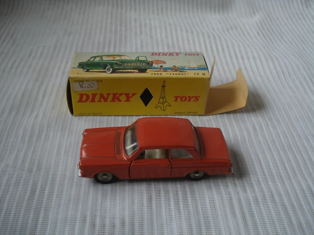 DINKY TOYS 538 : FORD TAUNUS 12 M rouge brique - avec boîte d'origine