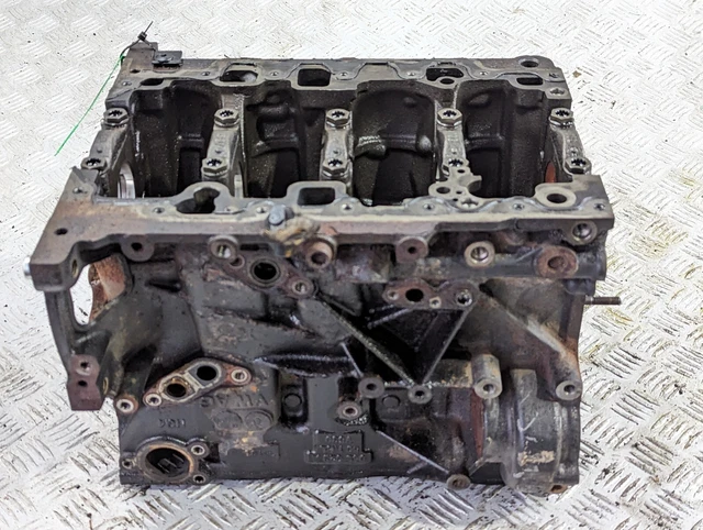 VOLKSWAGEN PASSAT ENGINE Block Bare 1.6 Tdi / Dcxa - Dcx B8 3G 2015 £ ...