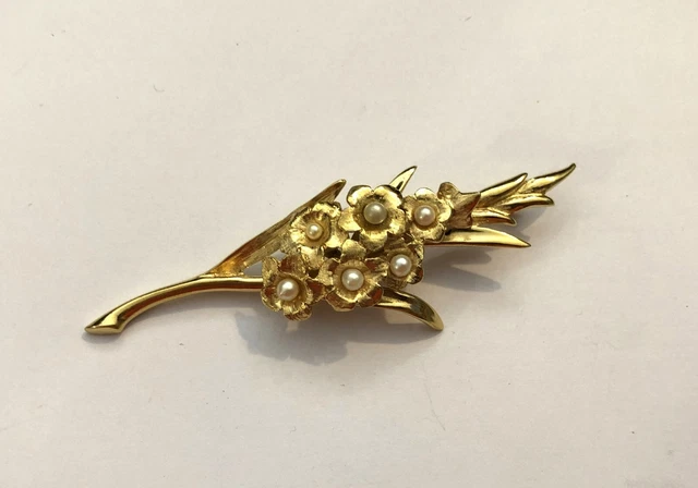Broche Papillon Vintage En Métal Doré Avec Nacre Et Perles - Dimensions 50x40mm - Occasion