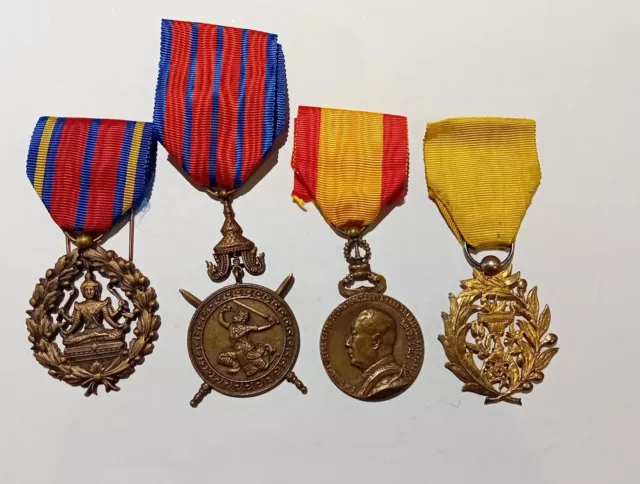médailles décorations ordres Lot
