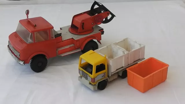Feuerwehr Spielzeugautos und kl. LKW für Bastler