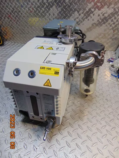 Leybold Trivac D16B Two-stage Rotary Vane Vacuum Pump European Plug