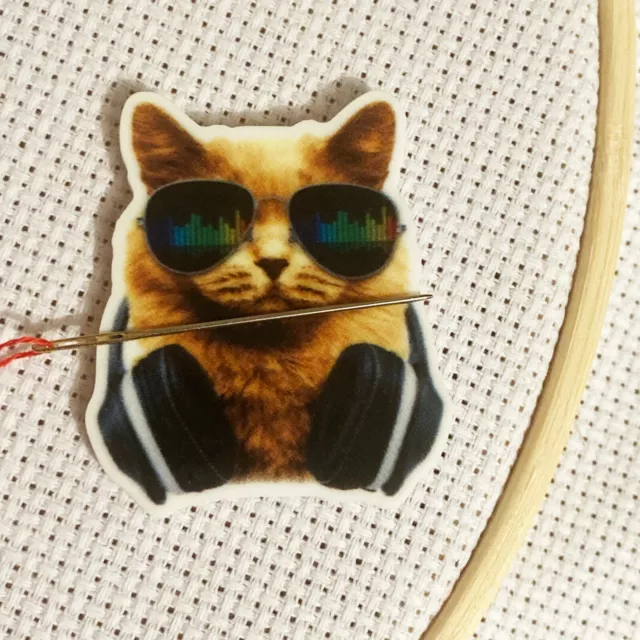 Needle Minder Cat MIND ME Magnetic Keeper Animal Cross Stitch Disco  Embroidery