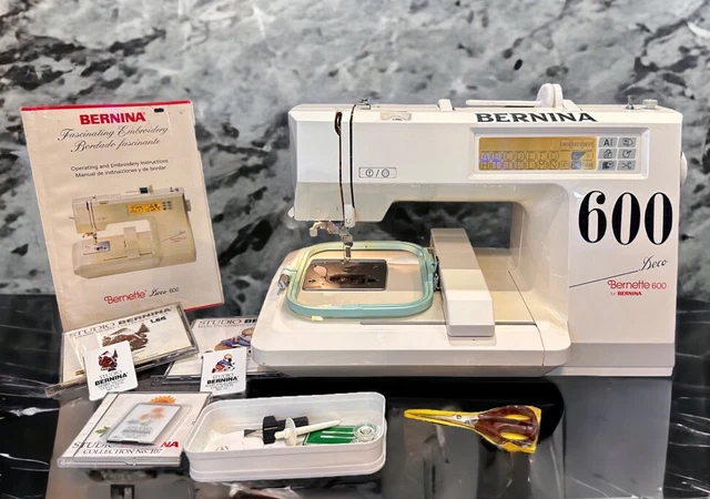 Máquina de bordar BERNINA-Bernette Deco 600 con aro/cubierta/tarjetas de programa/todos los accesorios