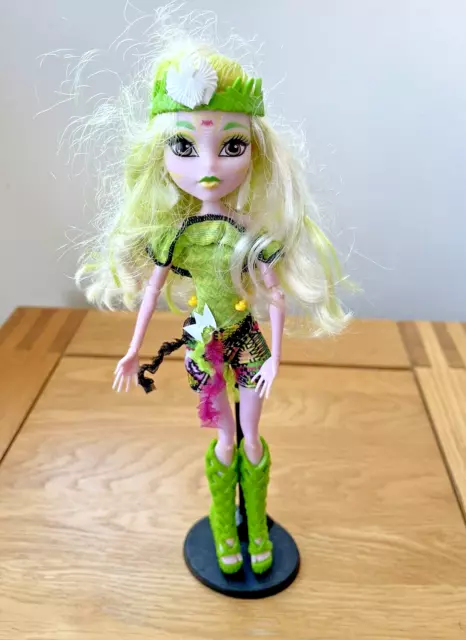 MATTEL Monster High Doll BATSY CLARO Brand-Boo Students With Stand VGC