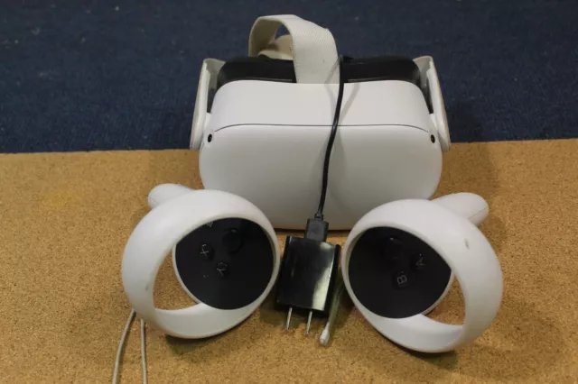 Meta Oculus Quest 2  Standalone VR Headset - White - FREE SHIPPING