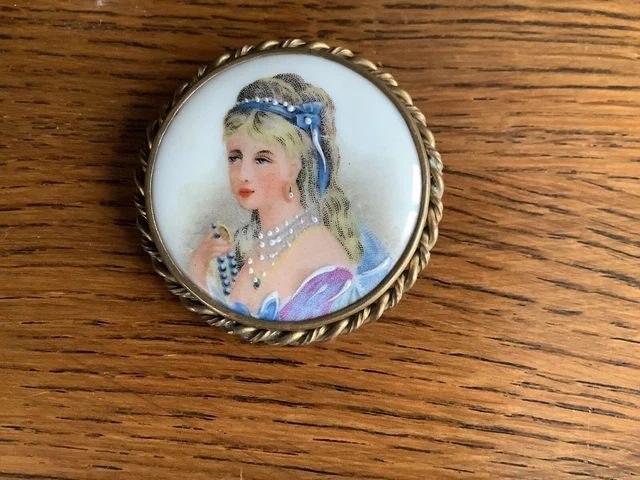 Broche Ancienne En Porcelaine De Limoges émaillée - Thème Romantique Amour - Diamètre 53 Mm - Occasion Bon état