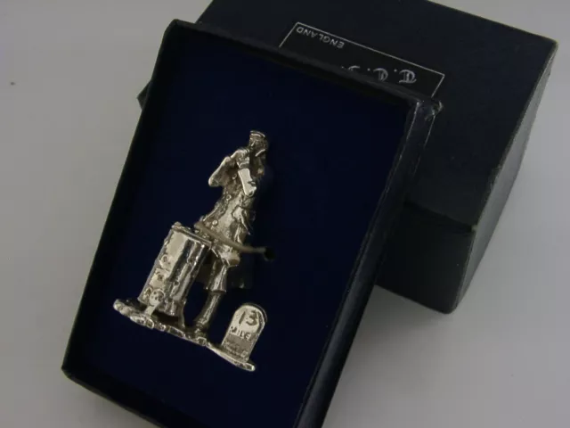 QUALITY BOXED ENGLISH CAST SOLID STERLING SILVER MENU HOLDER c1980 3