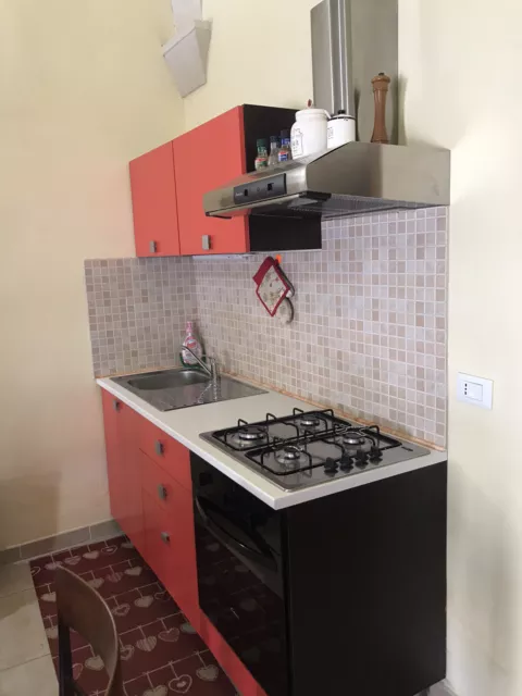 Vendo Cucina Completa Di elettrodomestici : Forno, Cappa, e Lavello Inox