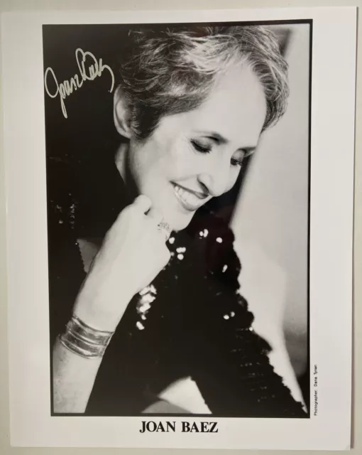 23) Joan Baez signiert Foto Original Unterschrift Signatur Autogramm signed