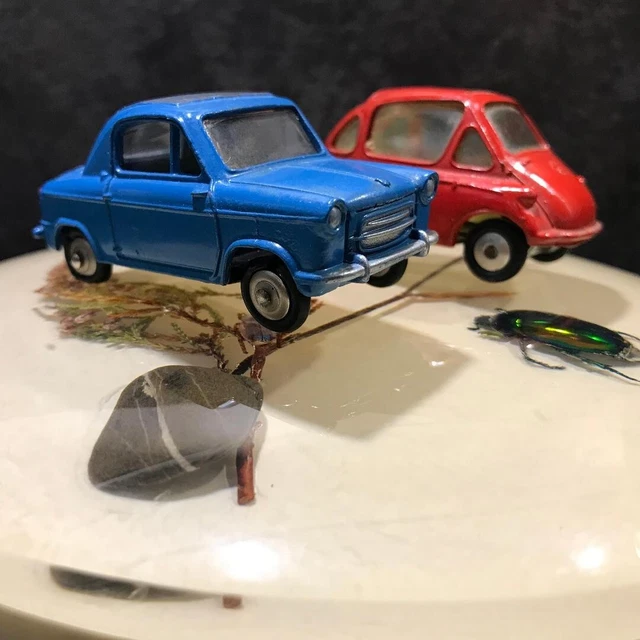 Dinky Toys Vespa 400 2 CV - Miniature 1/43, Zamac, Année 1959 - Bon état