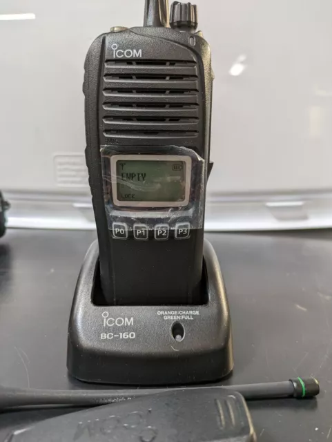 Icom 4261 DS 400-470 MHZ GREAT CONDITION PLASTIC ON LENSE, NEW BATTERY