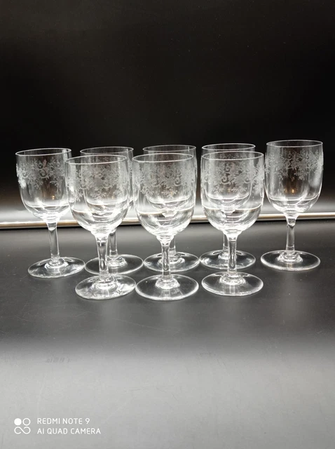 8 Verres à Vin rouge en cristal de BACCARAT modèle Sévigné  , H 14 cm .