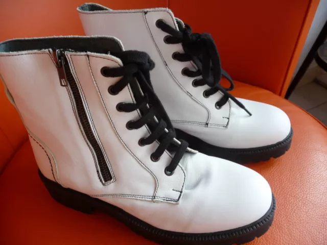 CHAUSSURES BOTTINES FEMME EN CUIR BLANC/NOIR T. 38 - NEUF - made in SPAIN