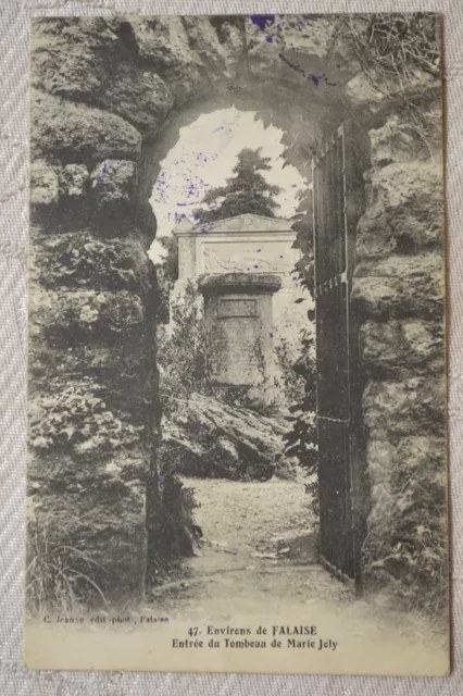 CPA " Environs de FALAISE - Entrée du Tombeau de Marie Joly