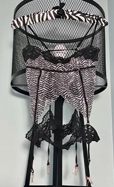 VICTORIA'S SECRET BLACK & pink lace corset with attached garters