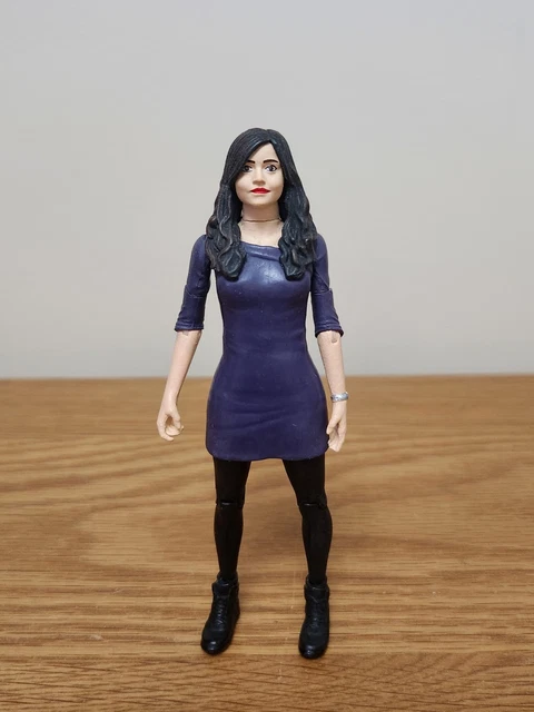 Doctor Who Clara Oswald Action Figure - 5.5-inch Collectible Figure, The  Impossible Girl Doctor Who 5 Action Figure: Clara Oswald Doll