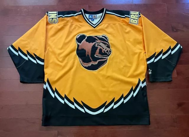 CustomCat Boston Bruins Pooh Bear Retro NHL Crewneck Sweatshirt Dark Chocolate / S