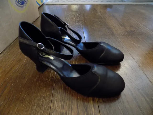 Capezio Character theater Dance Shoes Black Ankle Strap 2.5" Heels sz 11 W Nice!