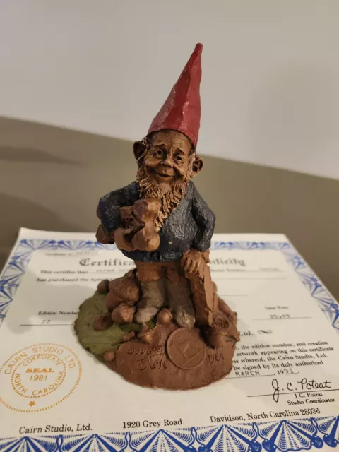 Tom Clark Gnome "Doug" Holding Dog Biscuit & Dogwood Flower & Cairn Coa 1984