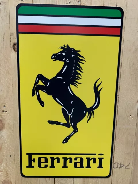 ENSEIGNE FERRARI ( 50 cm de hauteur x 28 cm de largeur )