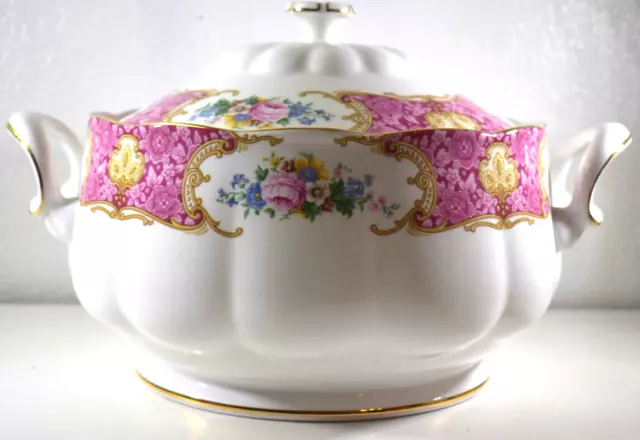 ROYAL ALBERT LADY CARLYLE Pretty Covered SOUP Tureen In UNUSED CONDITION, RARE!!