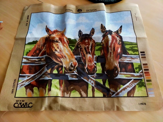 BEAU CANEVAS TETES DE CHEVAUX AVEC SES  71  ECHEVEAUX  BRODERIE ROYAL C  60x50CM