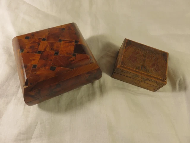 2 ANCIENNES JOLIES  BOITES en BOIS*1 pyrogravée à TIMBRES  et 1 en MARQUETERIE