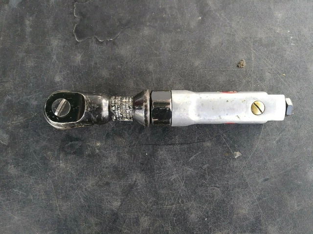 Used 3/8" air ratchet 3