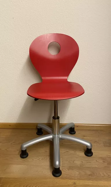 Roter Kinderschreibtischstuhl
