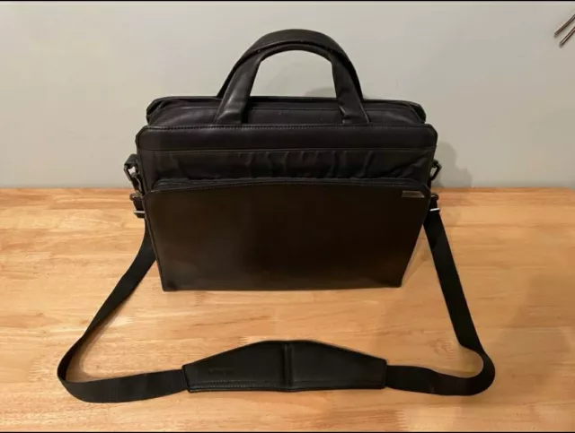 Tumi 2961D Black Leather Laptop / Messenger Bag With Shoulder Strap