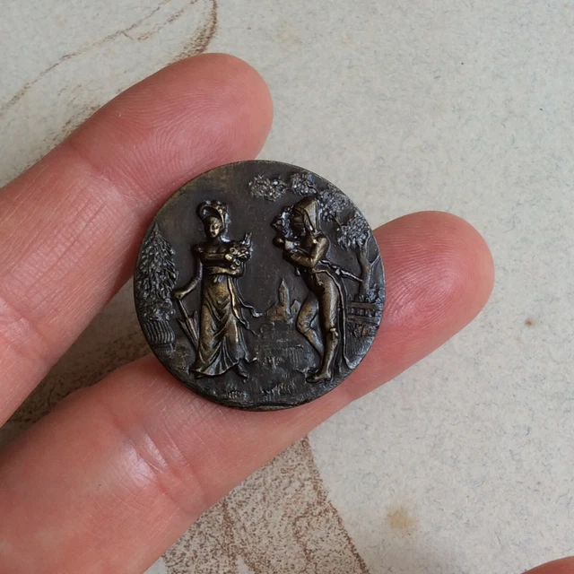 Bouton Ancien Incroyable et Merveilleuse en Métal 27 mm 2