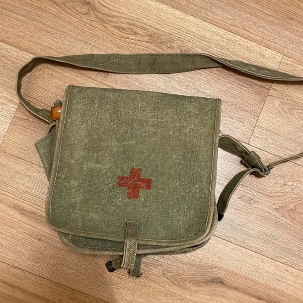 WW2 MILITARY MEDICAL firstaid satchel medical doctor bag army medic