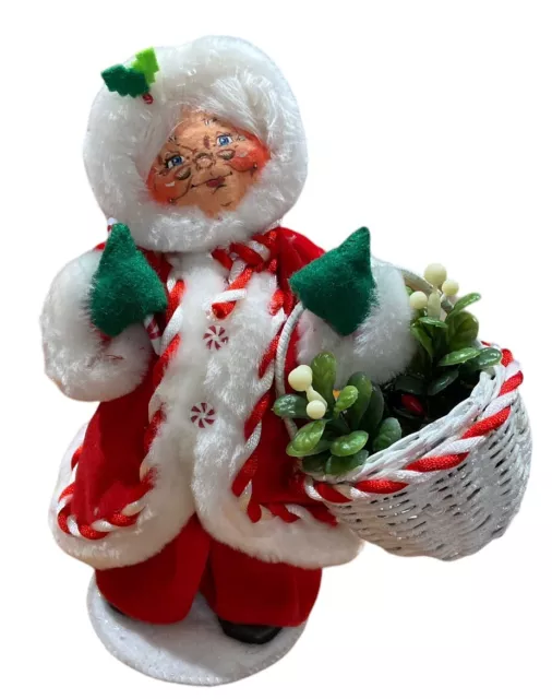 2007 Annalee Mrs Claus 9” Holding Candy Cane and A Basket Full of Mistletoe