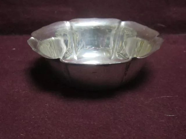 Sterling  Lunt from early Dublin design nut dish 702-D  2 7/8" x 1" 36 grams