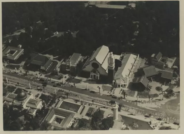France, Paris, le pavillon des missions catholiques Vintage silver print,Expos