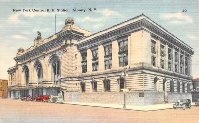 Albany, NY New York CENTRAL RAILROAD STATION Train Depot ca1940's Linen Postcard