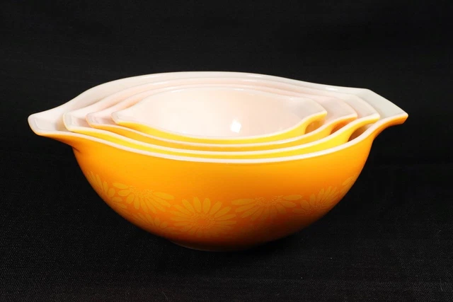 VINTAGE PYREX YELLOW/ORANGE Sunflower Daisy Cinderella Nesting
