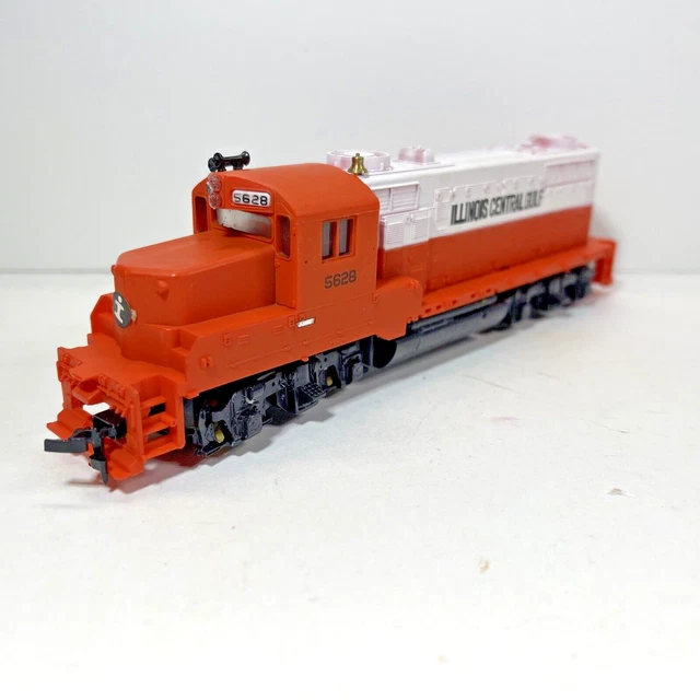 Ho Tyco Mantua Illinois Central Gulf Gp-20 Diesel Engine Locomotive W/ Rails